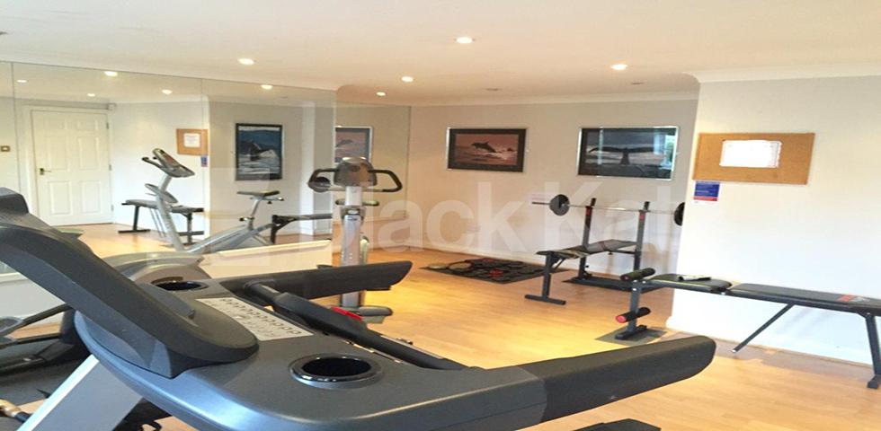 			UNDER OFFER , 2 Bedroom, 1 bath, 1 reception Apartment			 Draymans Court, Stockwell Green